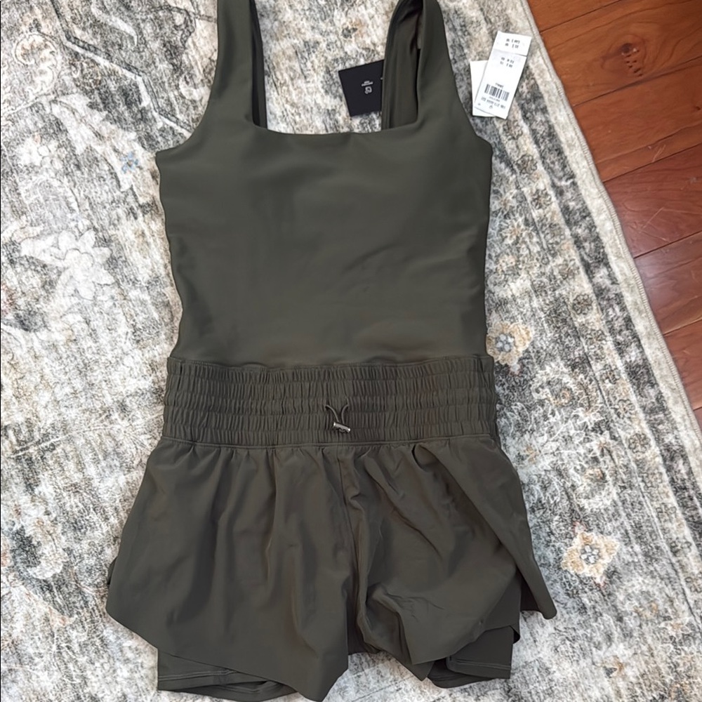Abercrombie & Fitch YPB sculptLUX active onesie
